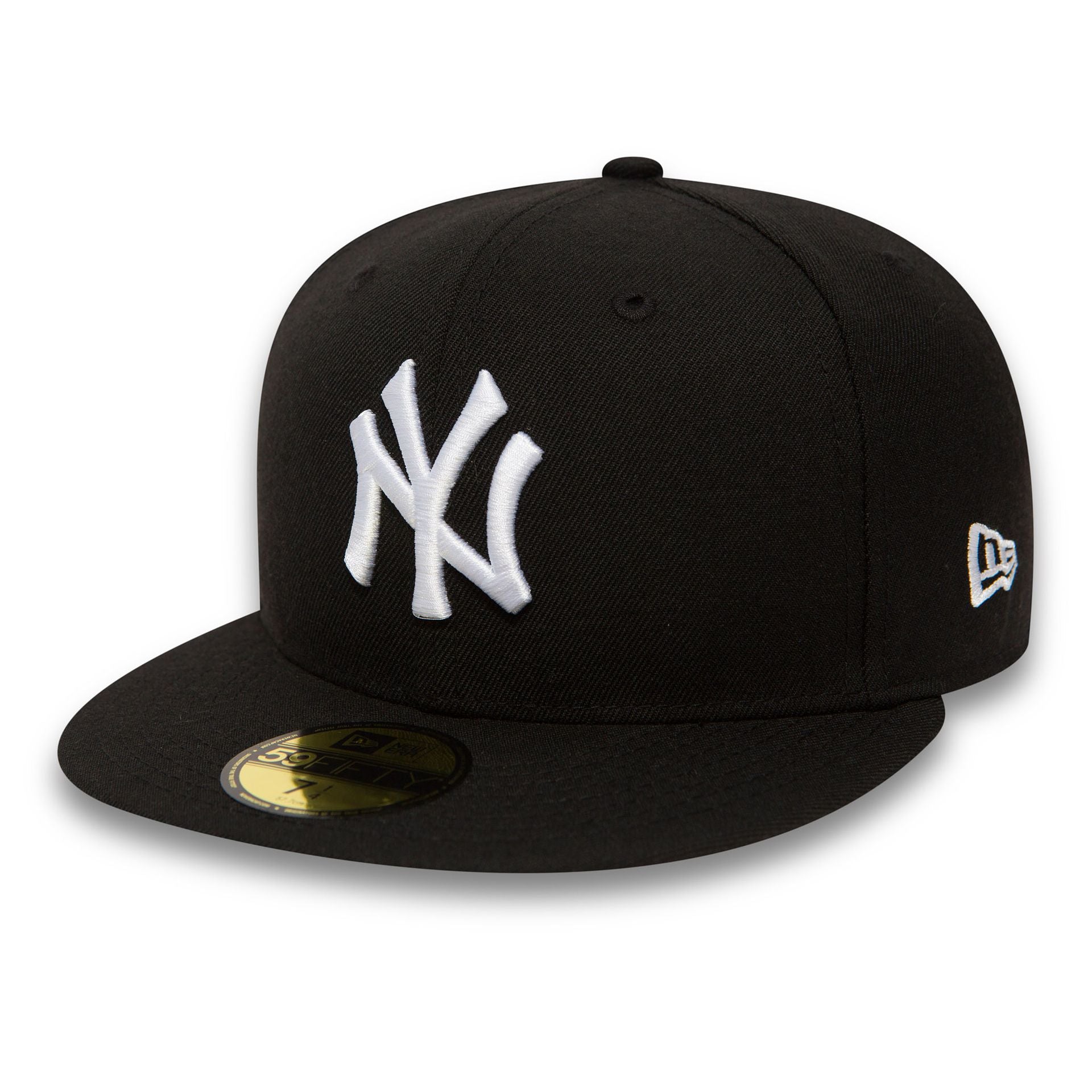 This is a New York Yankees Essential Black 59FIFTY Cap 1