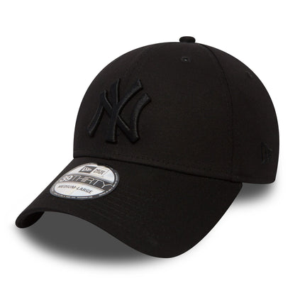 This is a New York Yankees Classic Black 39THIRTY Cap 2