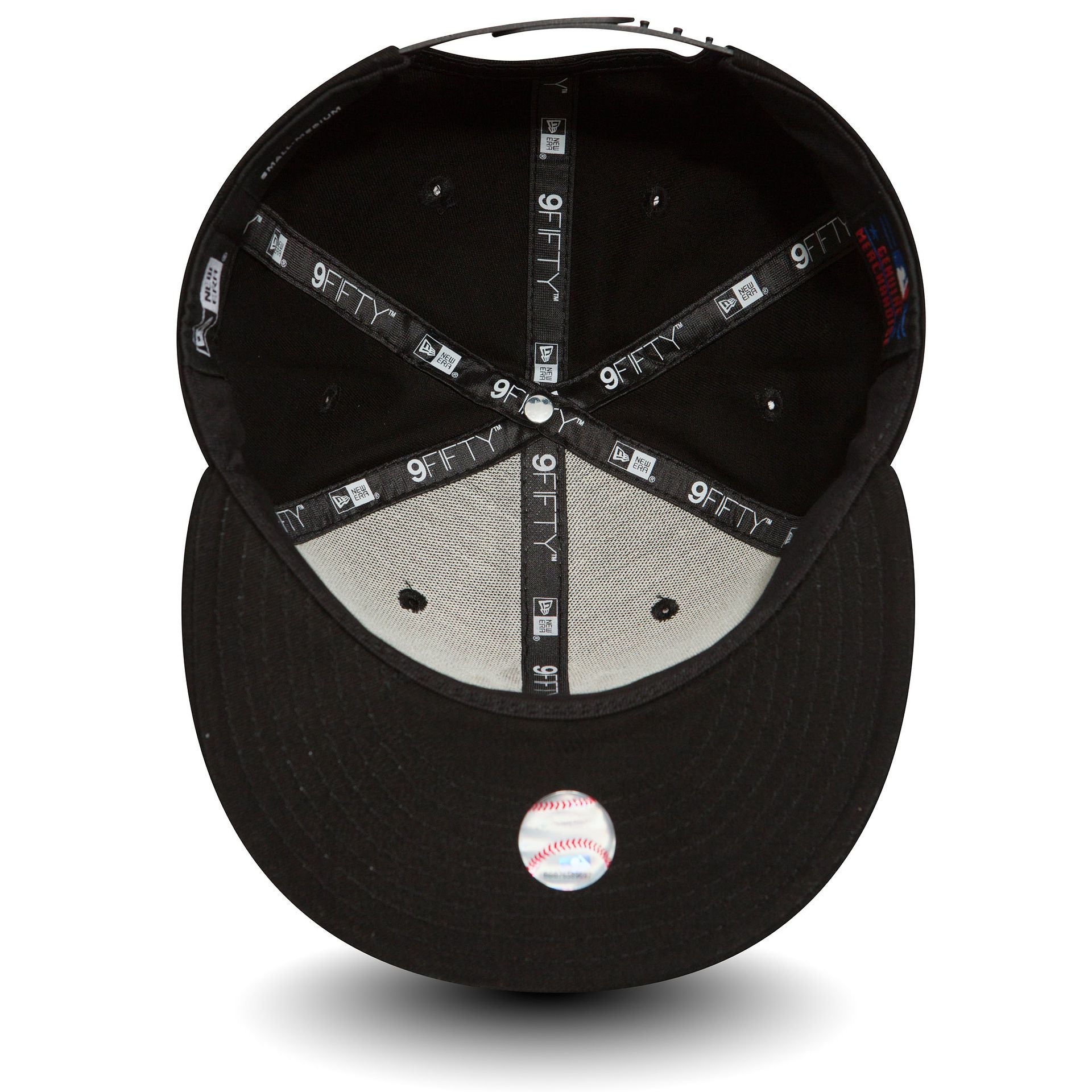 This is a New York Yankees Black 9FIFTY Cap 2