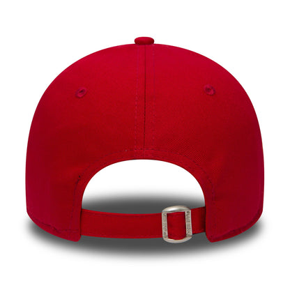 This is a Manchester United Essential Red 9FORTY Cap 3