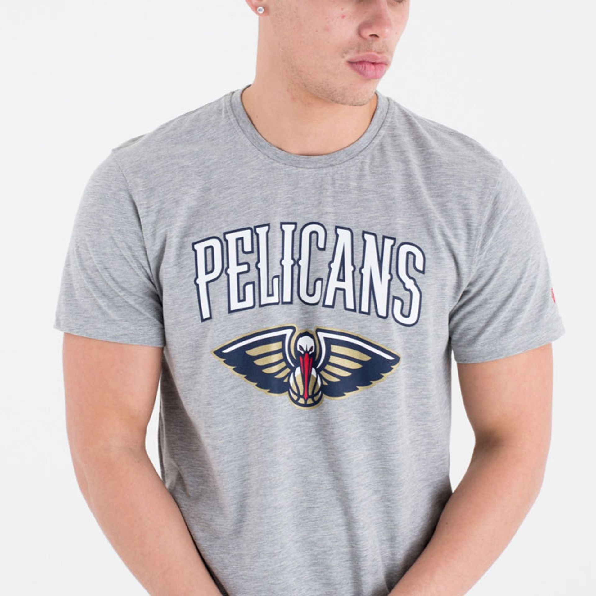 The Male model is wearing New Orleans Pelicans Team Logo Grey T-Shirt 1