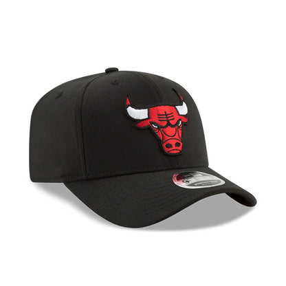 This is a Chicago Bulls Black 9FIFTY Stretch Snap Cap 1