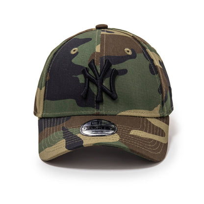 This is a New York Yankees Essential Kids Camo 9FORTY Cap 1