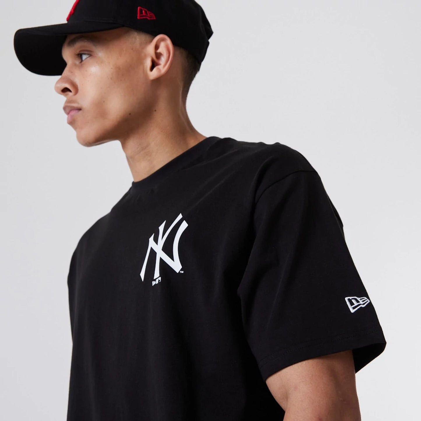 The Male model is wearing New York Yankees Essentials Oversized Black T-Shirt 6