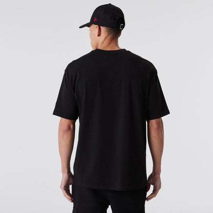 The Male model is wearing New York Yankees Essentials Oversized Black T-Shirt 4