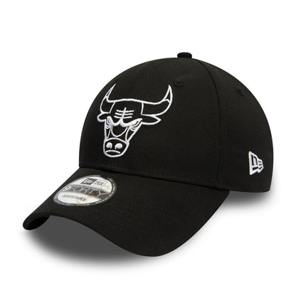 This is a Chicago Bulls Essential Outline Black 9FORTY Cap 1