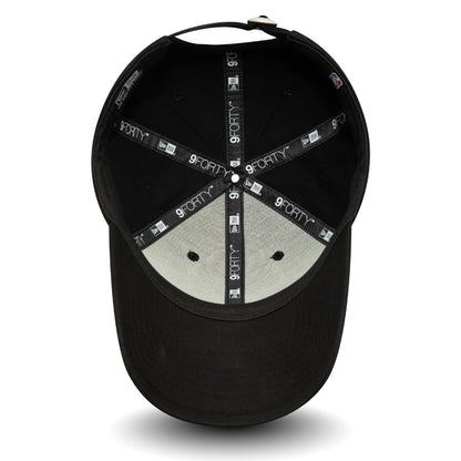 This is a Chicago Bulls Essential Outline Black 9FORTY Cap 3