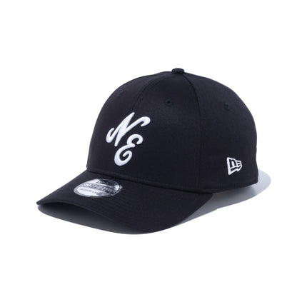 This is a New Era Japan Classic Logo Black 39THIRTY Stretch Fit Cap 1