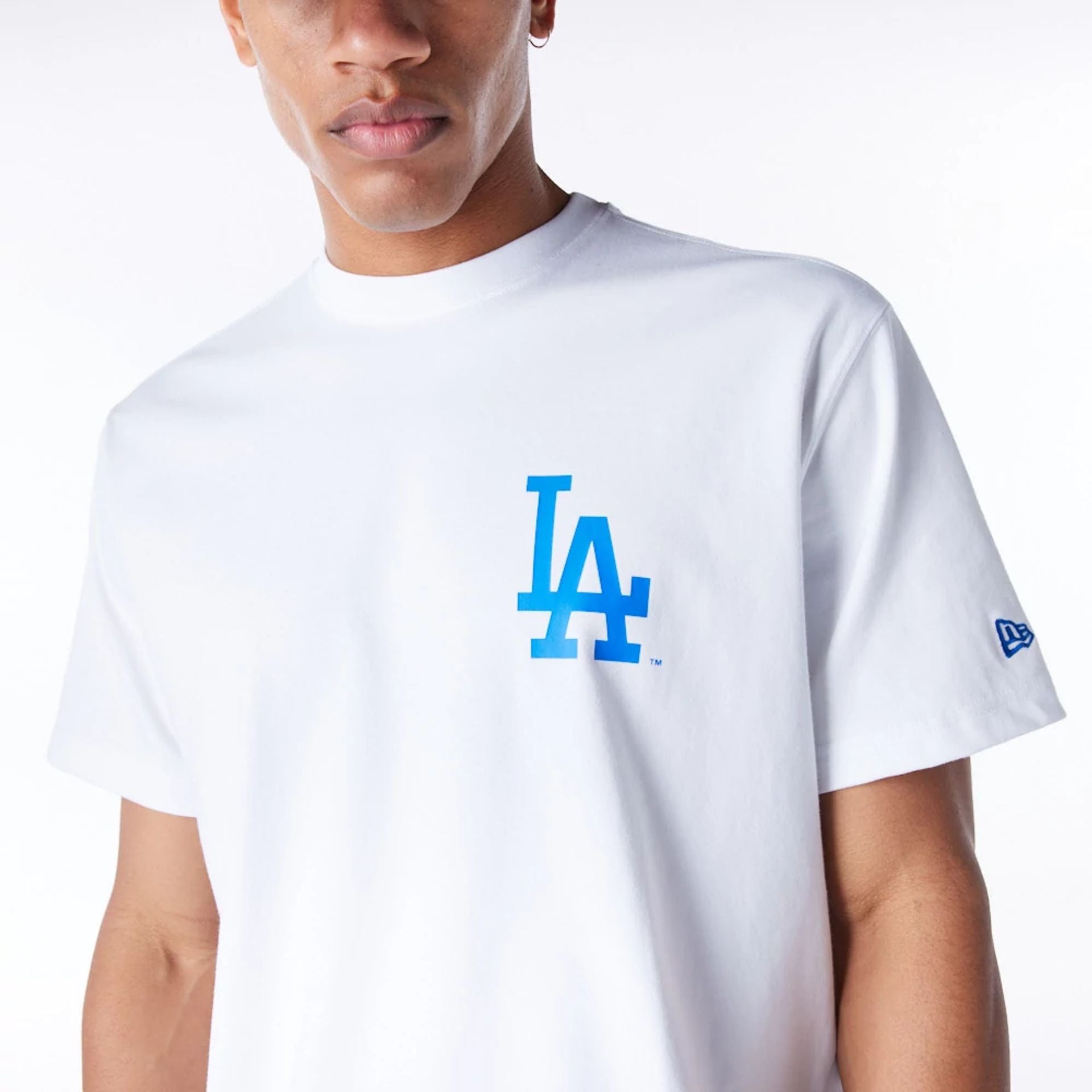 The Male model is wearing LA Dodgers MLB Home New Era Korea White T-Shirt 6