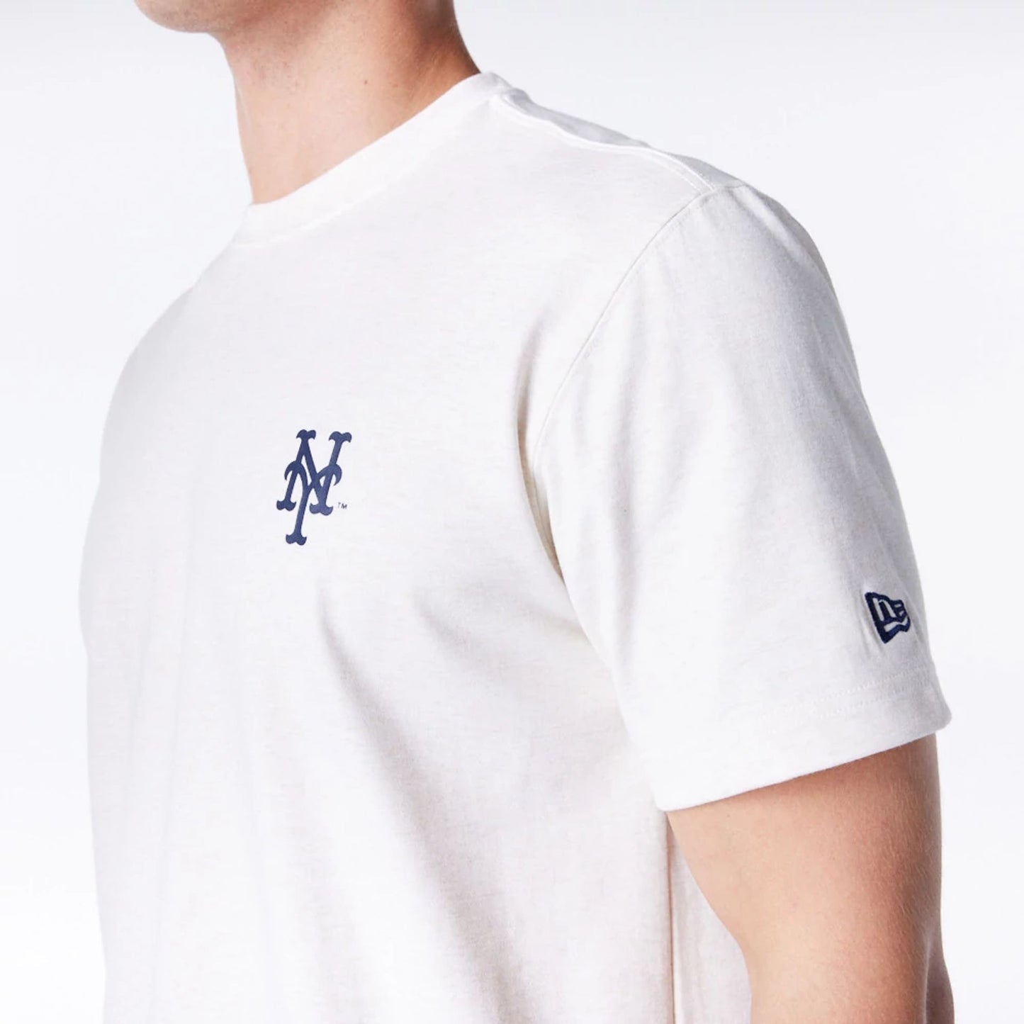 The Male model is wearing New York Mets MLB Flower New Era Korea White T-Shirt 7