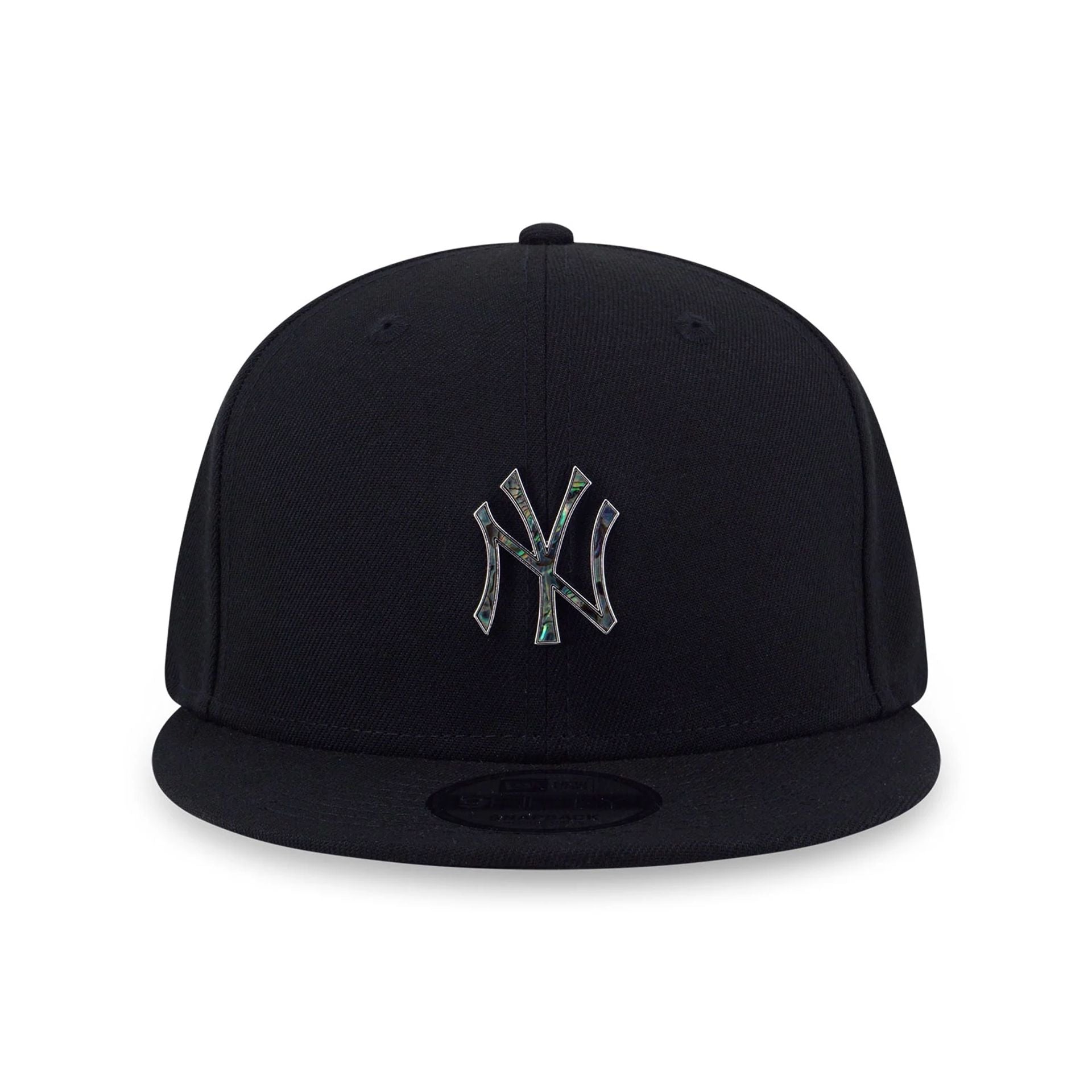 This is a New York Yankees Savor The Moment Black 9FIFTY Snapback Cap 2