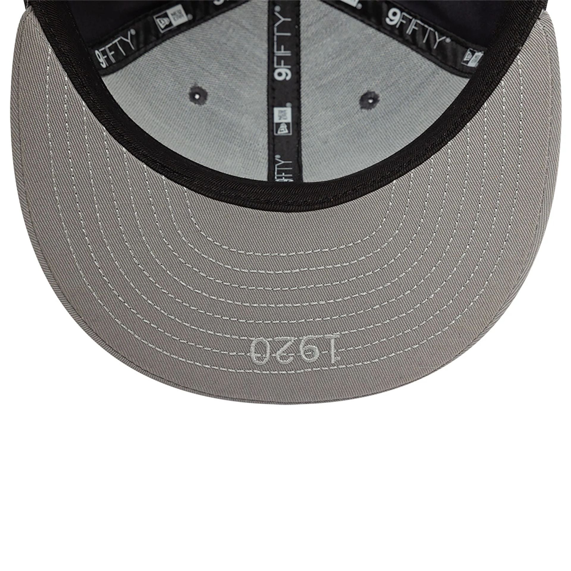 This is a New Era Basic Graphite Dark Grey 9FIFTY Snapback Cap 2