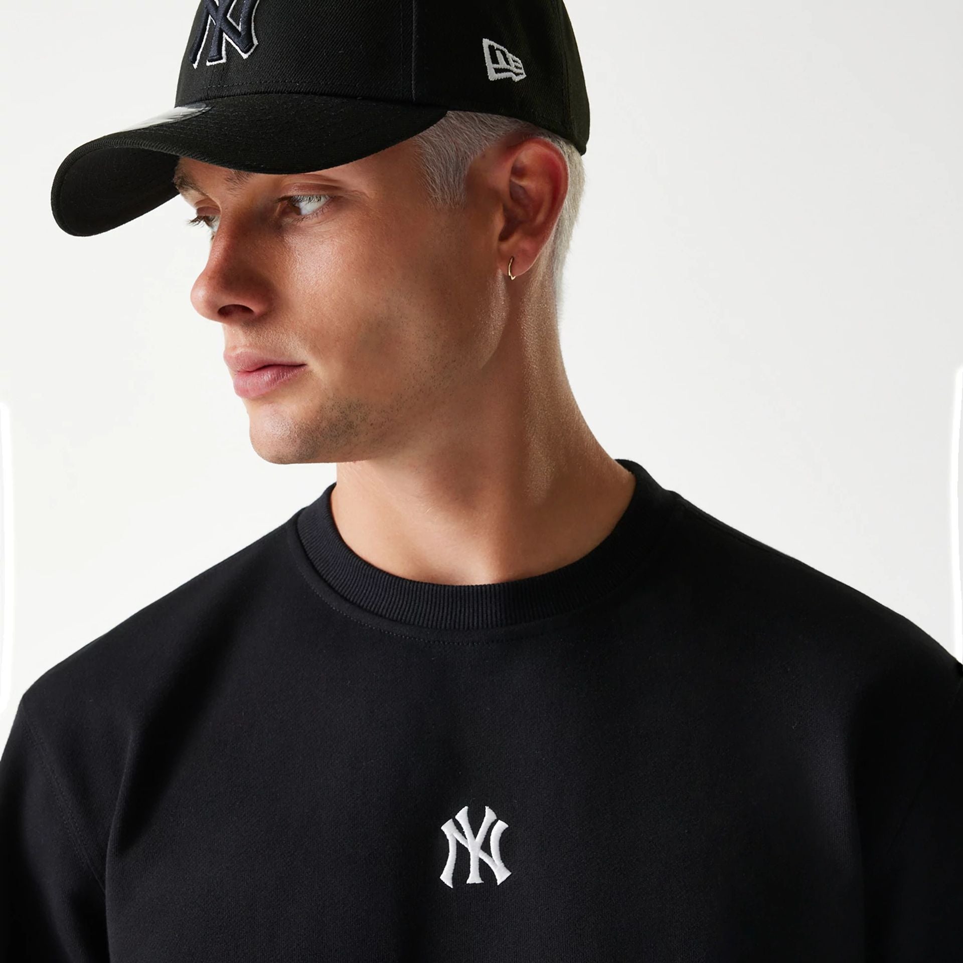 The Male model is wearing New York Yankees Korea Black Sweatshirt 4