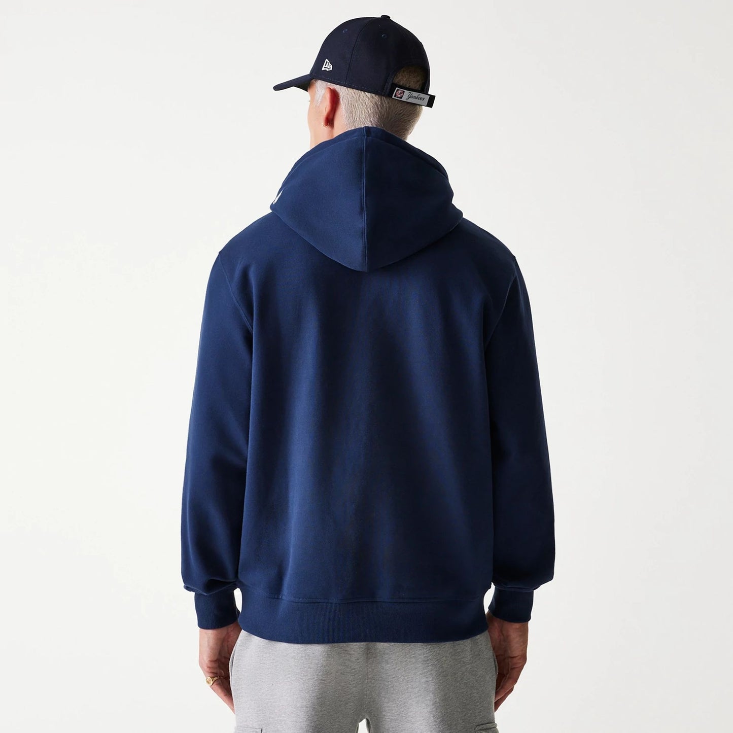 The Male model is wearing New York Yankees Korea Navy Pullover Hoodie 2