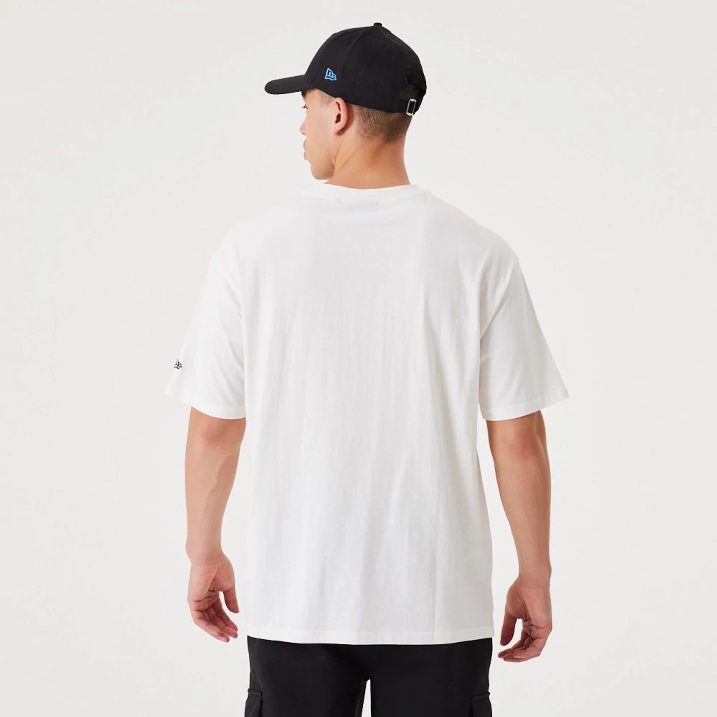 The Male model is wearing LA Dodgers MLB Team Wordmark White Oversized T-Shirt 3