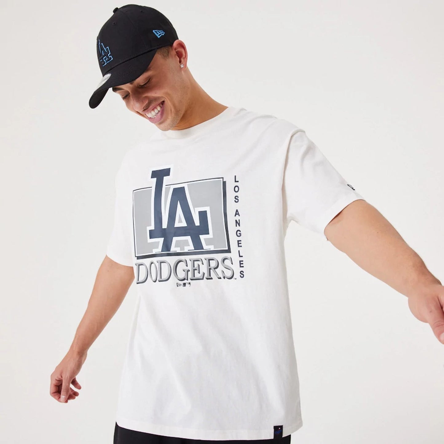 The Male model is wearing LA Dodgers MLB Team Wordmark White Oversized T-Shirt 4