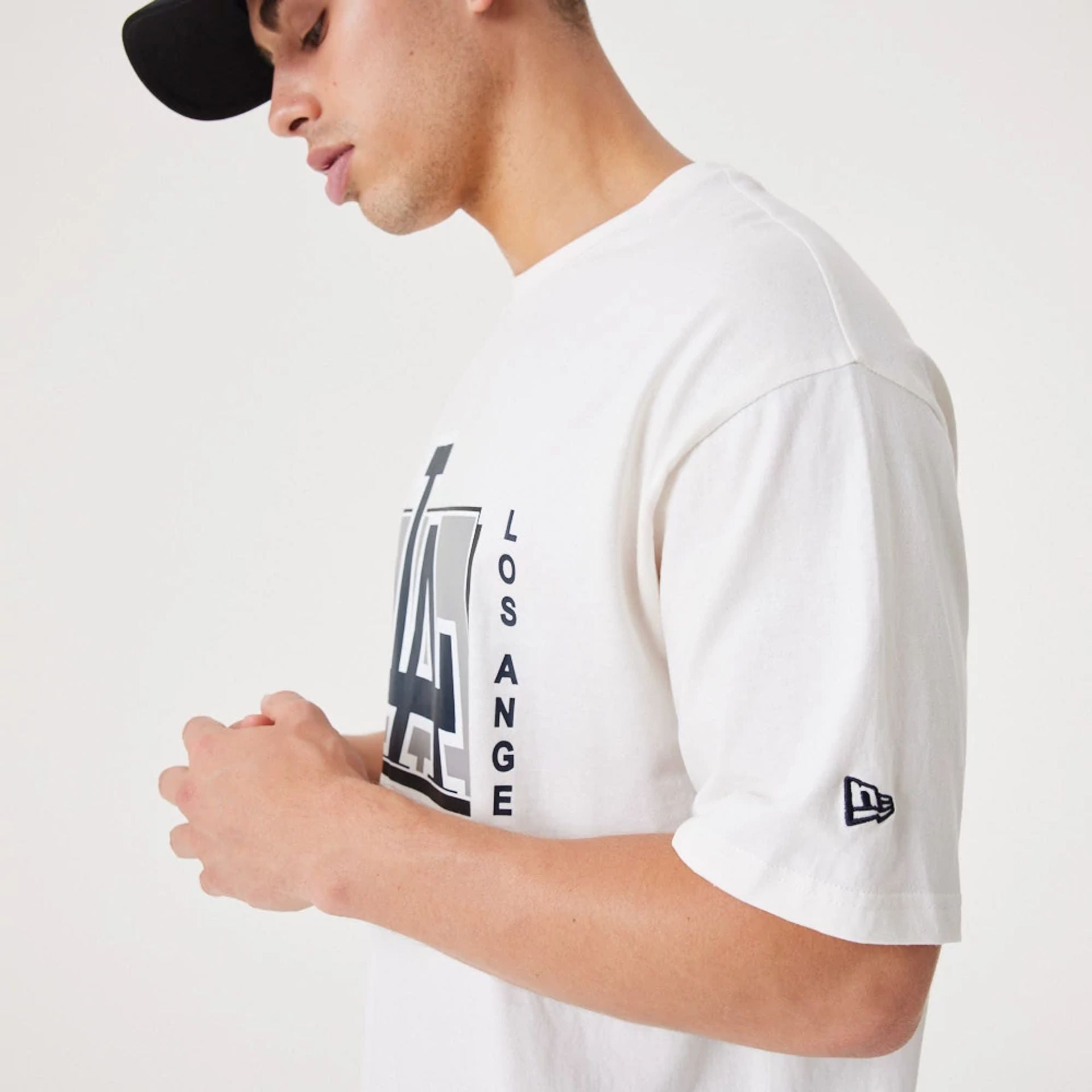 The Male model is wearing LA Dodgers MLB Team Wordmark White Oversized T-Shirt 5