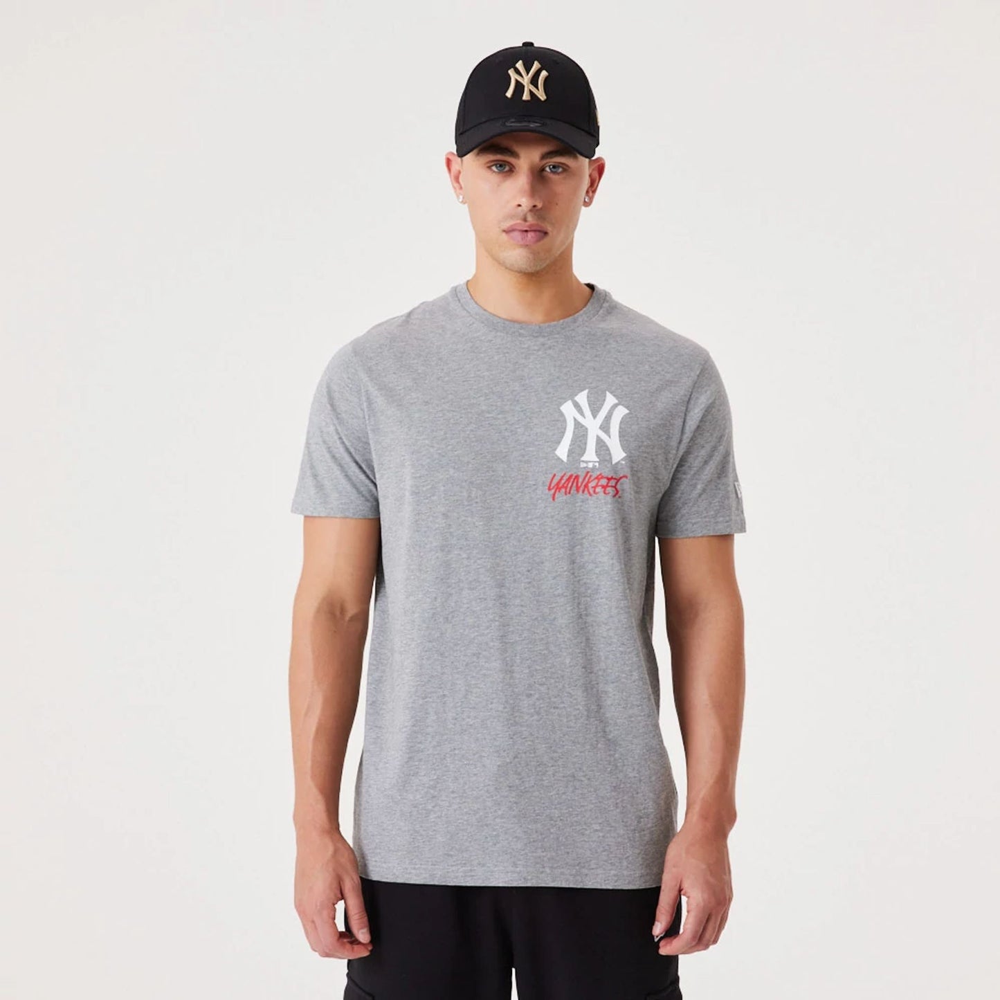 The Male model is wearing New York Yankees MLB Team Logo Graphic Medium Grey T-Shirt 1