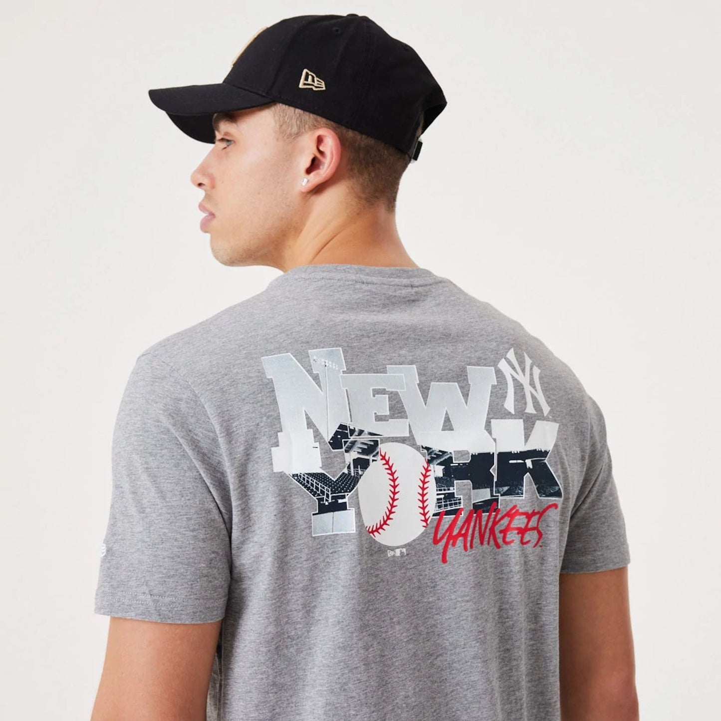 The Male model is wearing New York Yankees MLB Team Logo Graphic Medium Grey T-Shirt 6