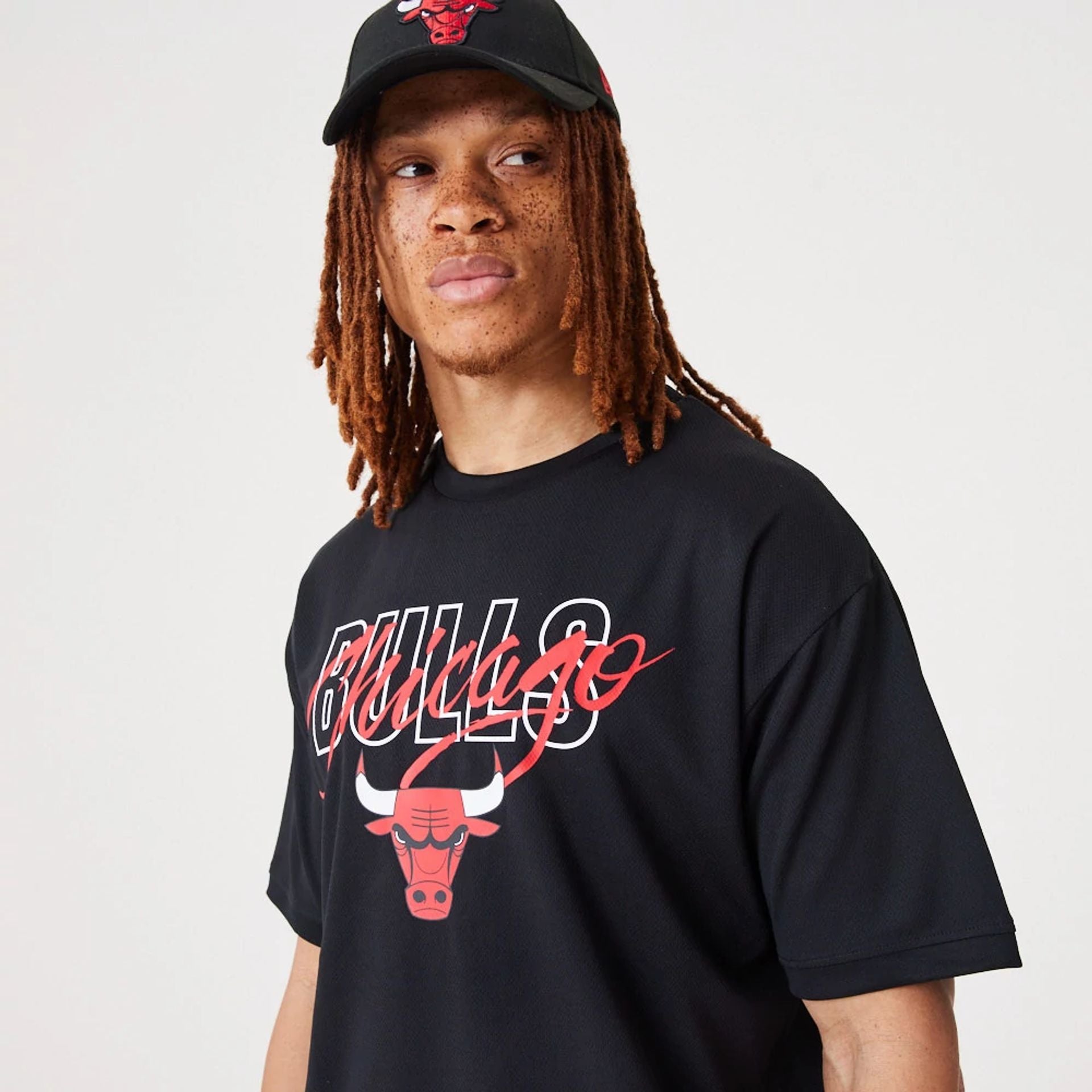 The Male model is wearing Chicago Bulls NBA Script Black Oversized T-Shirt 2