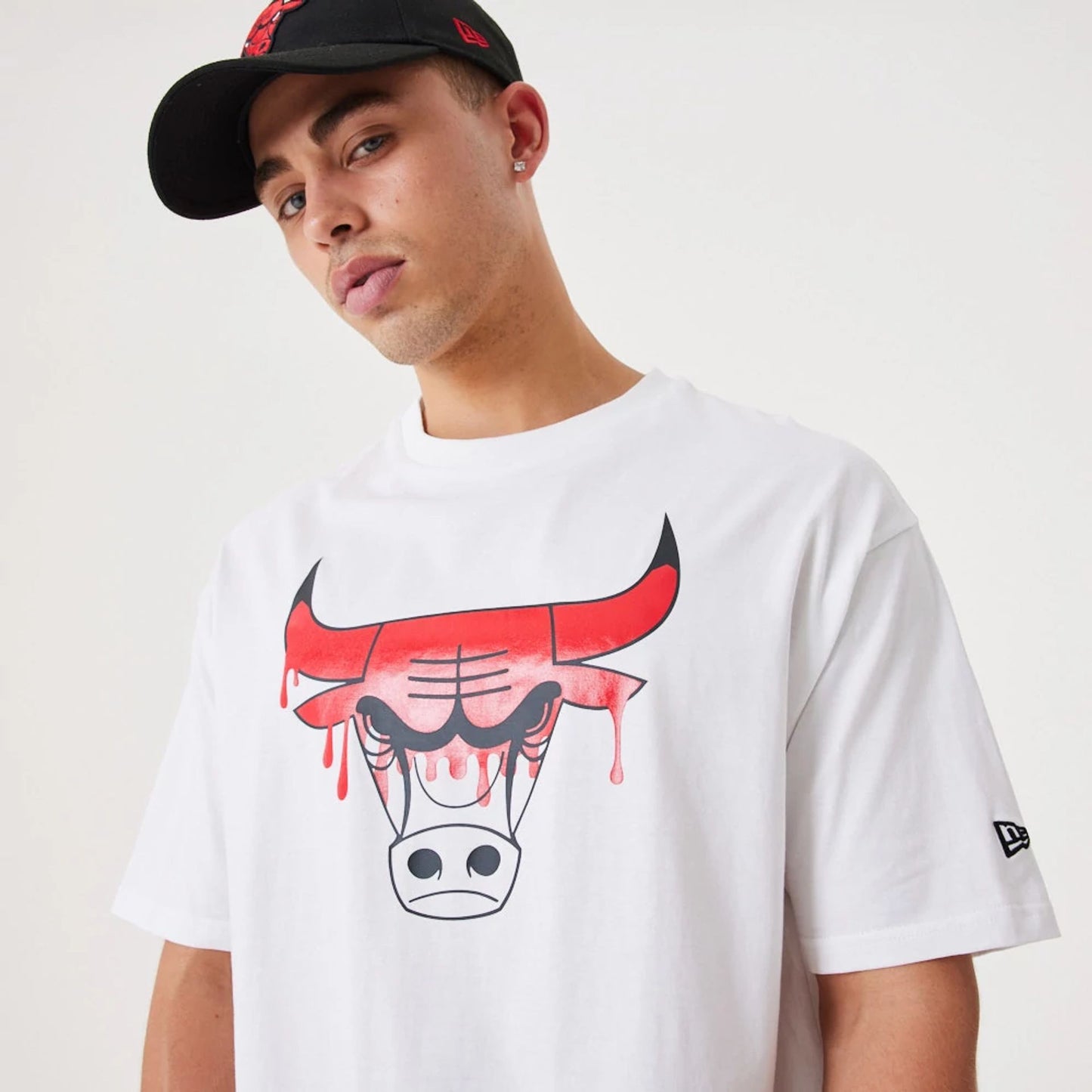 The Male model is wearing Chicago NBA Drip Logo Bulls White T-Shirt 3