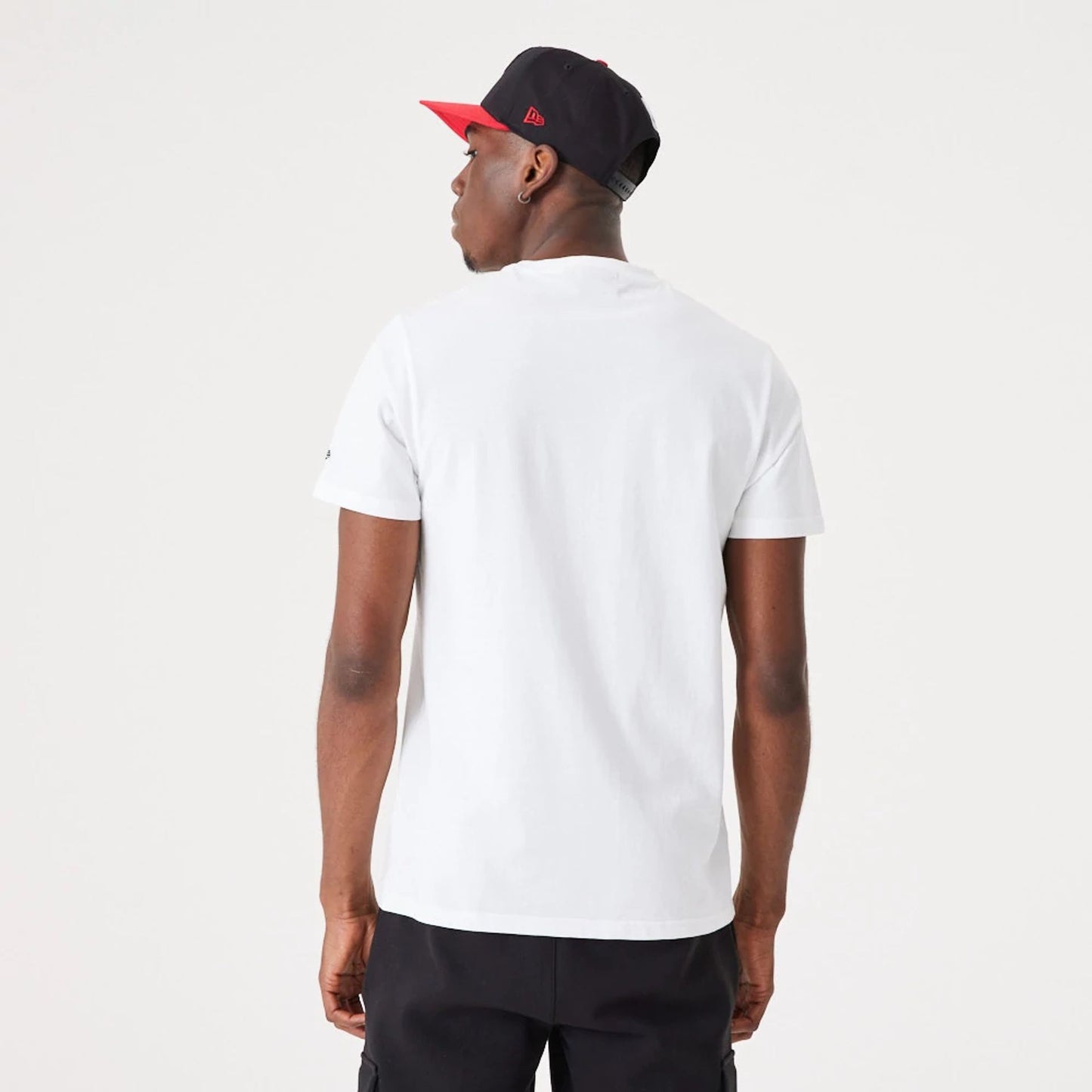 The Male model is wearing Chicago Bulls NBA Infill Graphic White T-Shirt 2