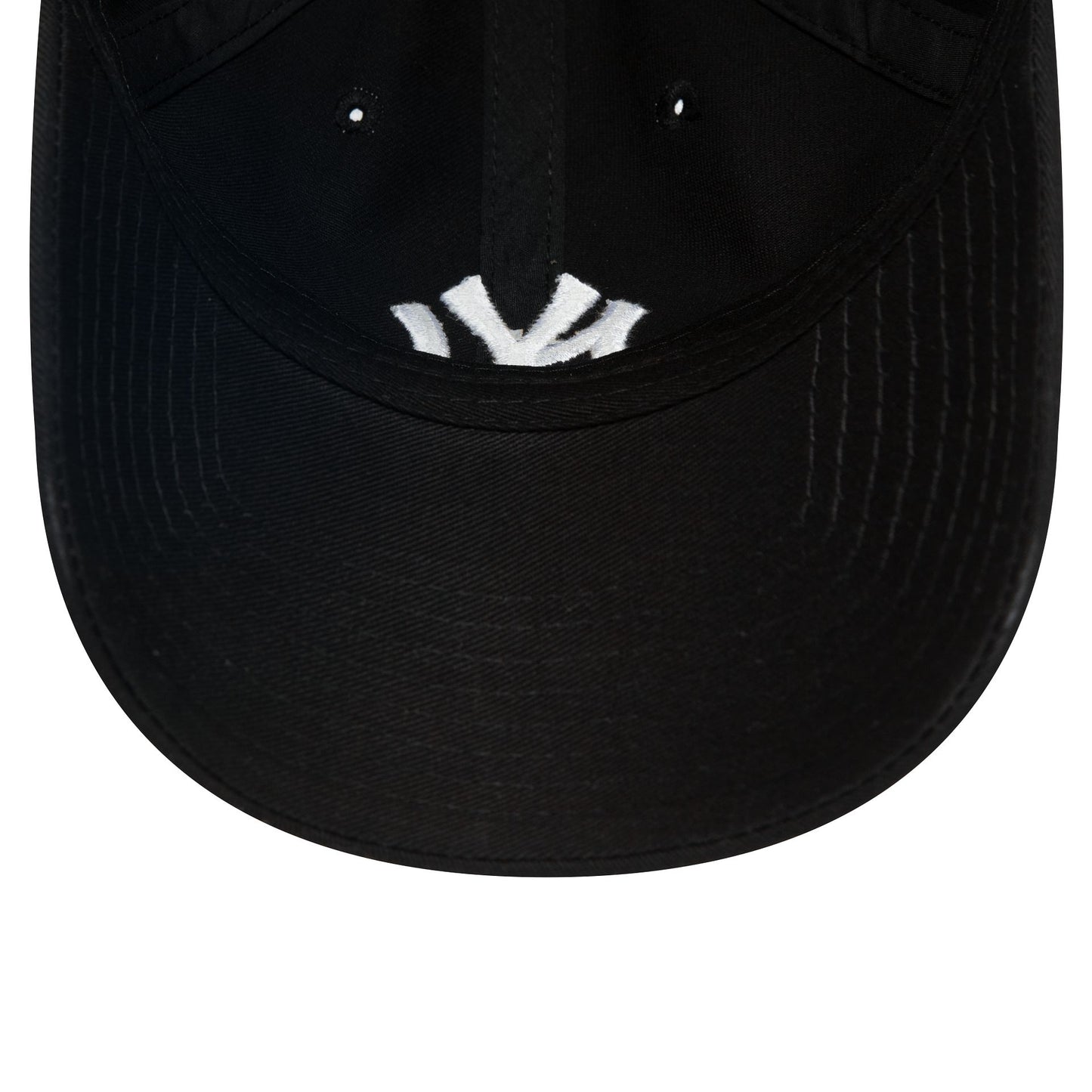 This is a New York Yankees League Essential White On Black 9TWENTY Adjustable Cap 5