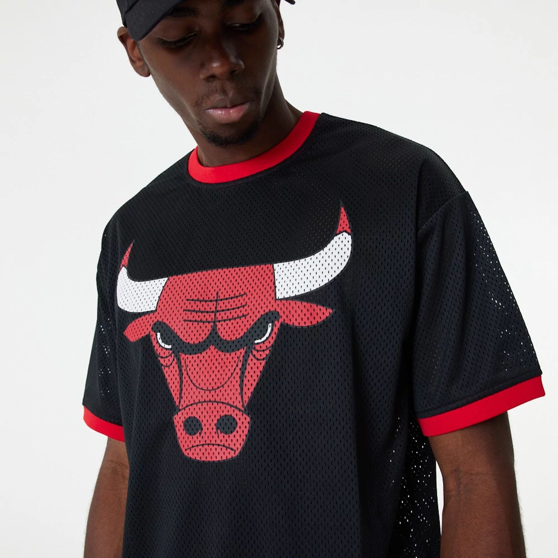 The Male model is wearing Chicago Bulls NBA Team Logo Mesh Black T-Shirt 1