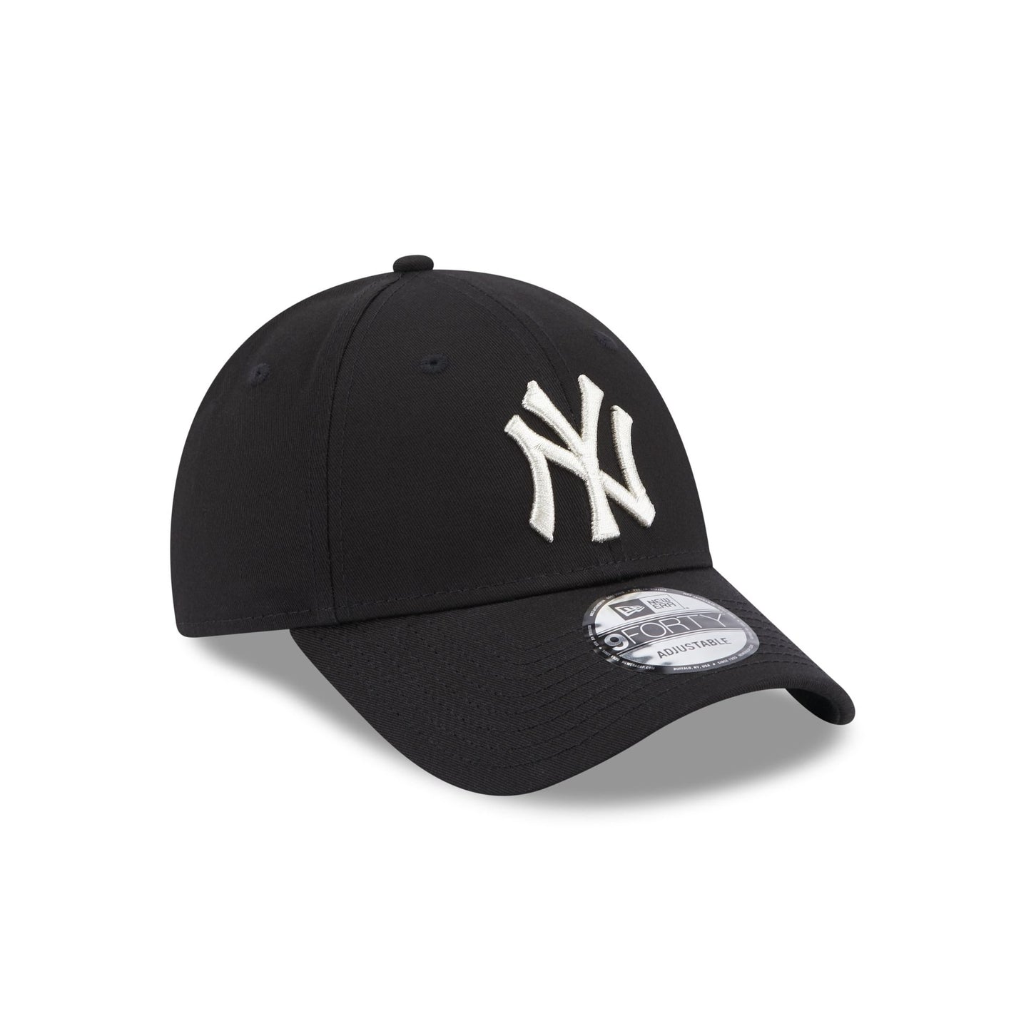 This is a New York Yankees Metallic Logo Womens Black 9FORTY Adjustable Cap 3