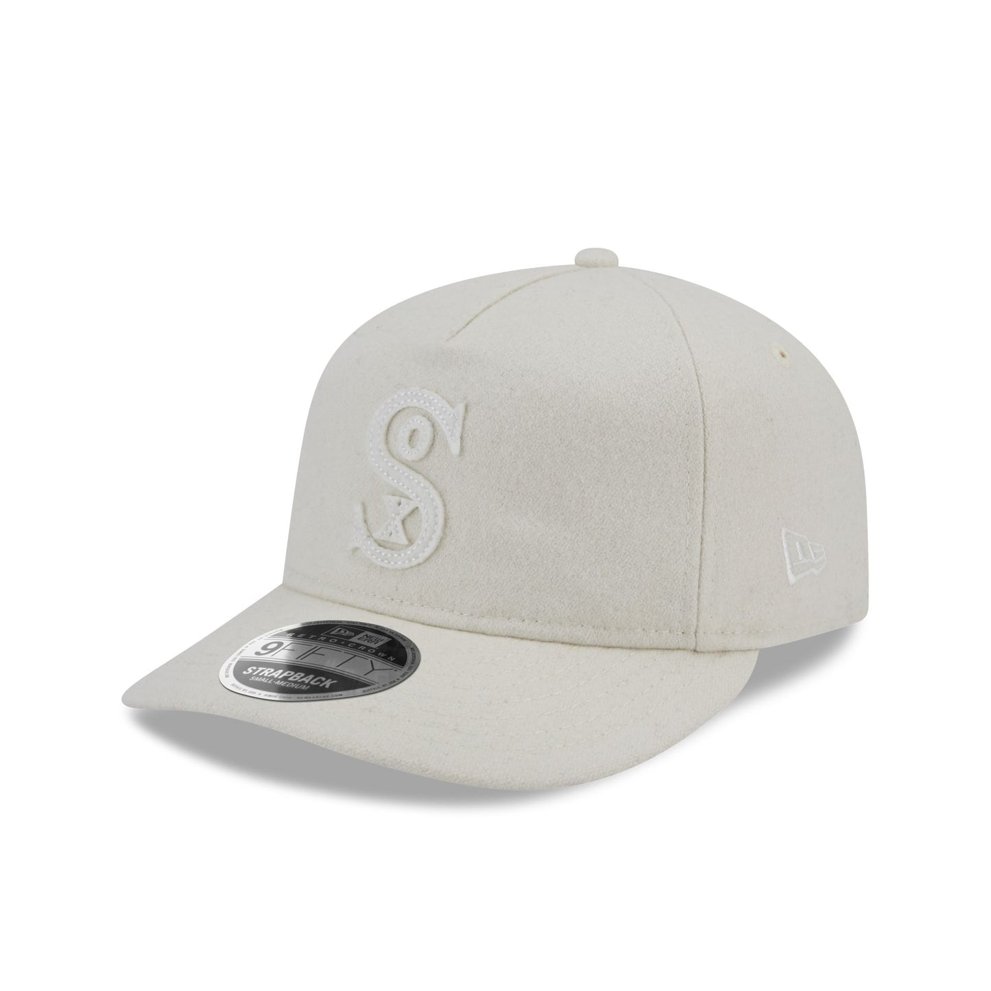 This is a Chicago White Sox MLB Cooperstown Off White Retrocrown 9FIFTY Strapback Cap 1