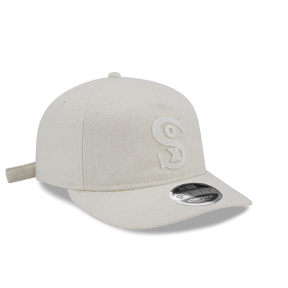 This is a Chicago White Sox MLB Cooperstown Off White Retrocrown 9FIFTY Strapback Cap 3