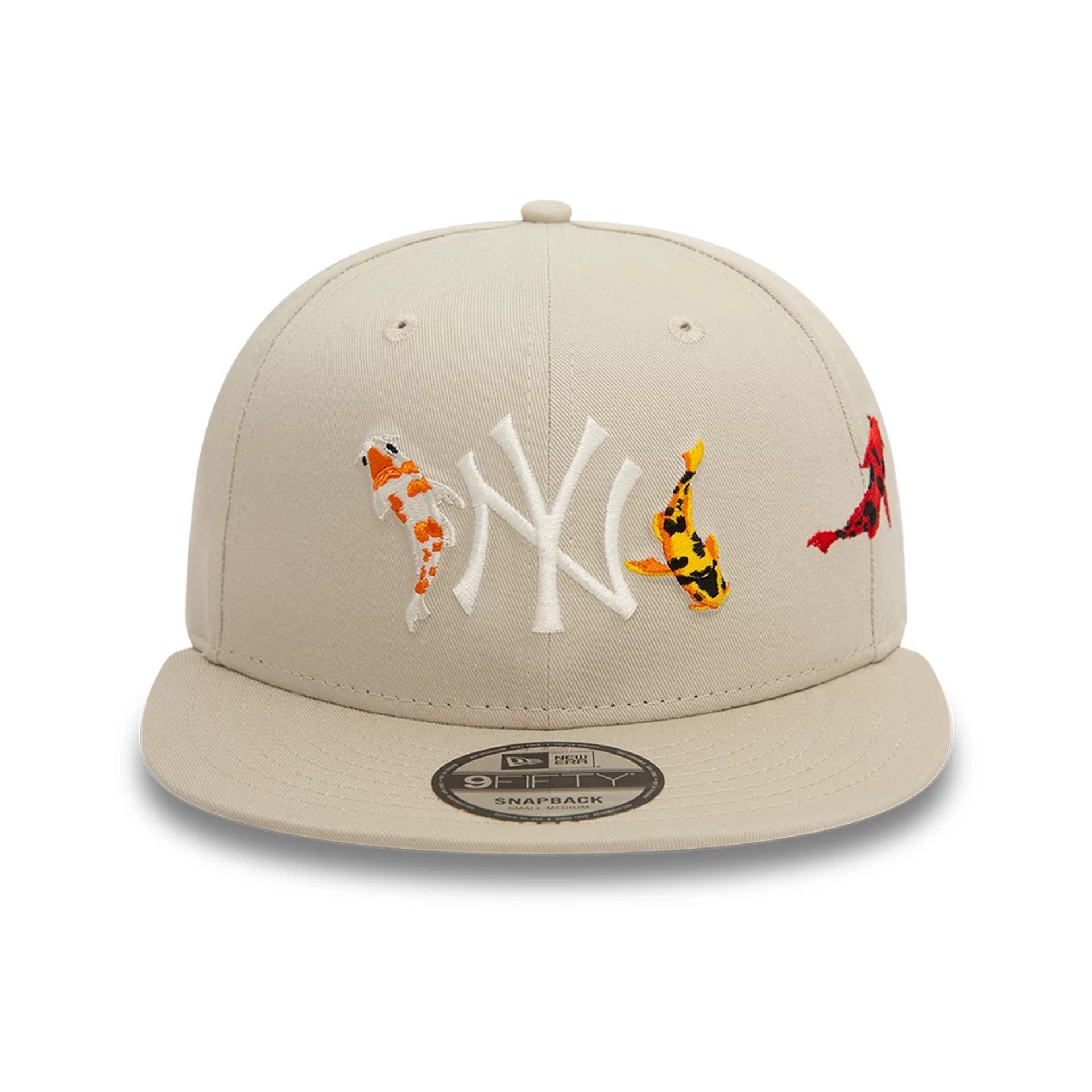 This is a New York Yankees Koi Fish Cream 9FIFTY Snapback Cap 2