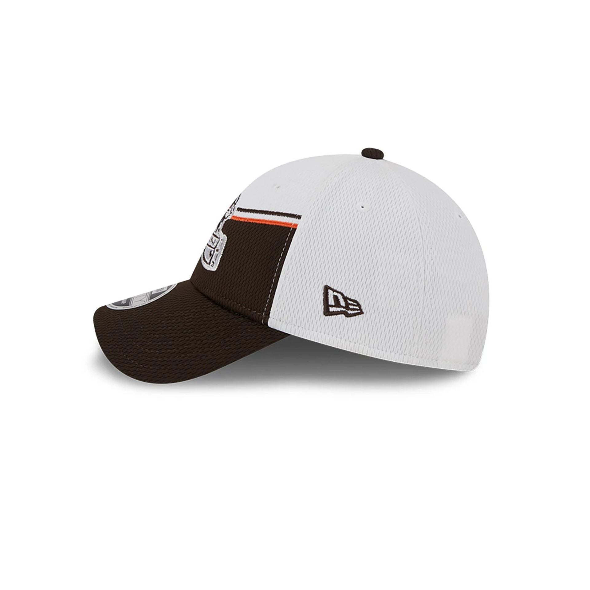 This is a Cleveland Browns NFL Sideline 2023 White 9FORTY Stretch Snap Cap 5