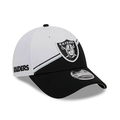 This is a Las Vegas Raiders NFL Sideline 2023 White 9FORTY Stretch Snap Cap 4