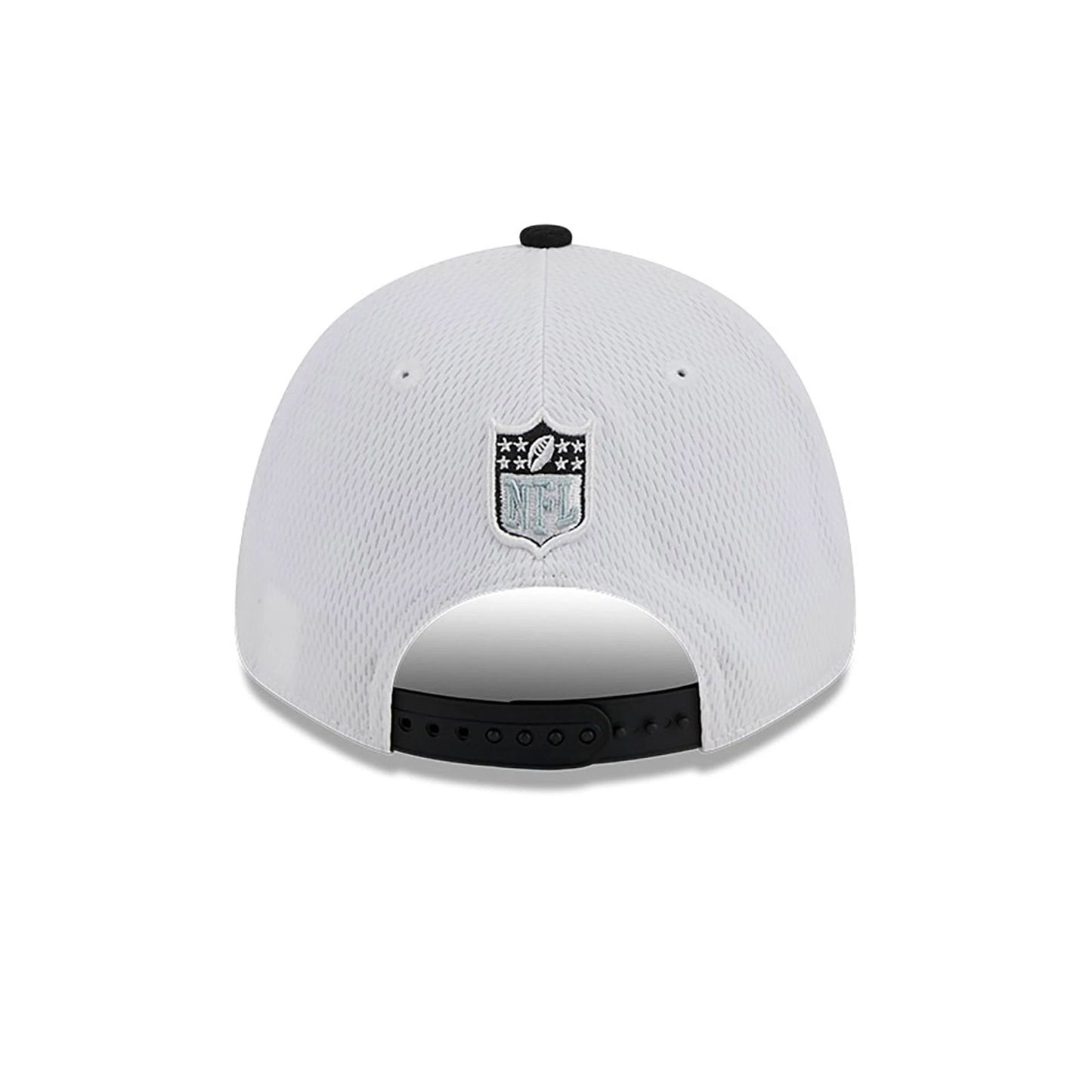 This is a Las Vegas Raiders NFL Sideline 2023 White 9FORTY Stretch Snap Cap 6