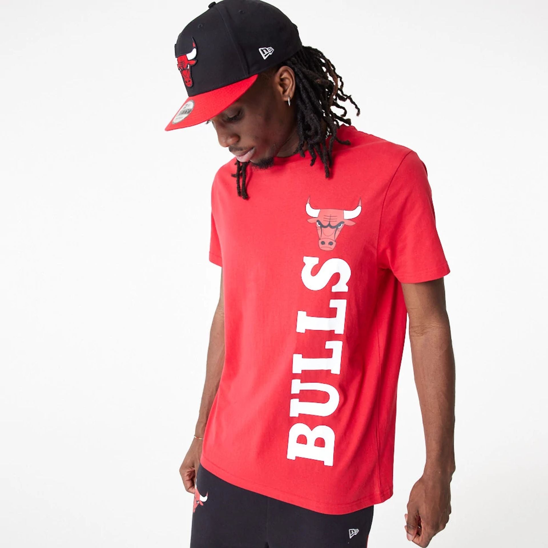 The Male model is wearing Chicago Bulls NBA Team Colour Red T-Shirt 1