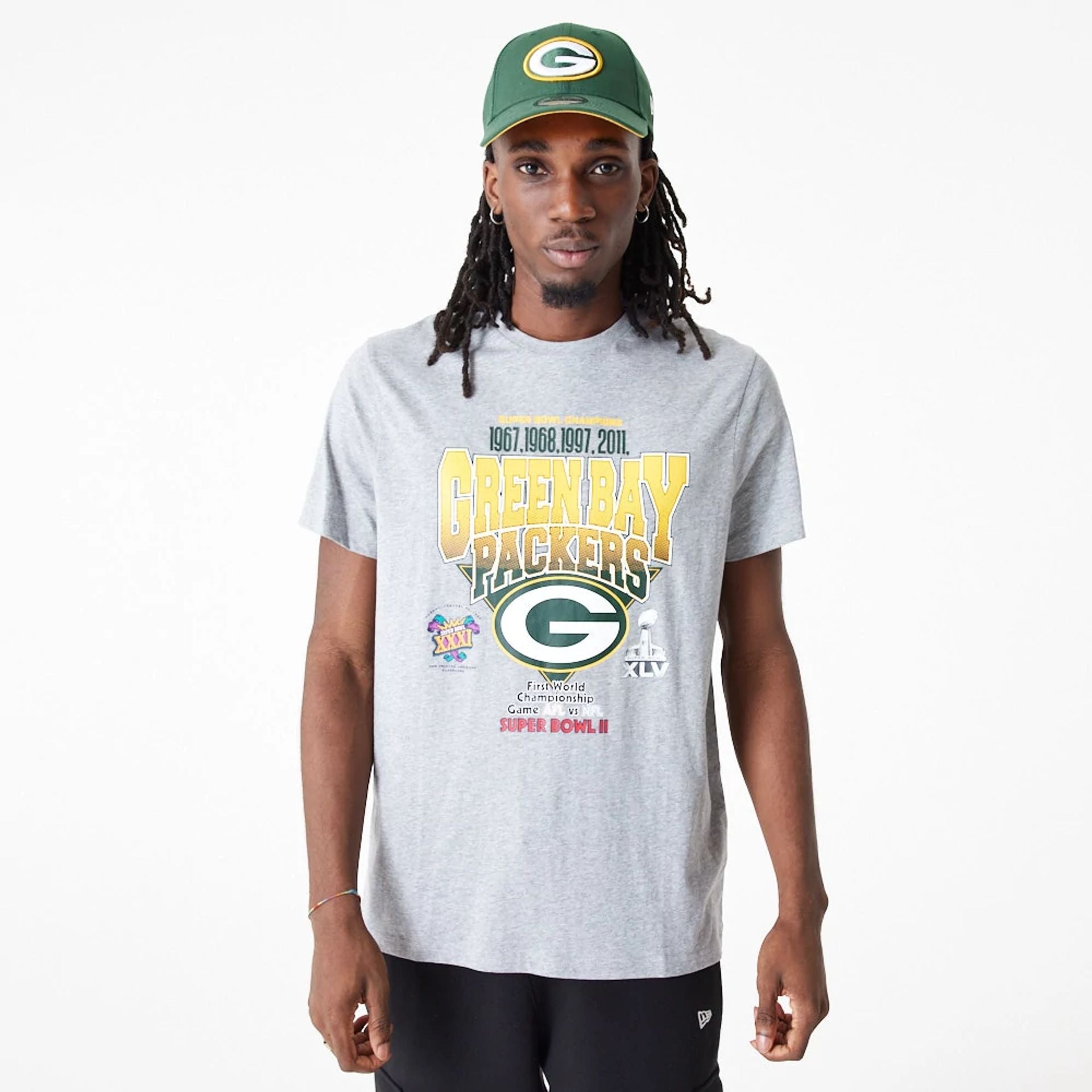 The Male model is wearing Green Bay Packers NFL Wordmark Grey T-Shirt 1