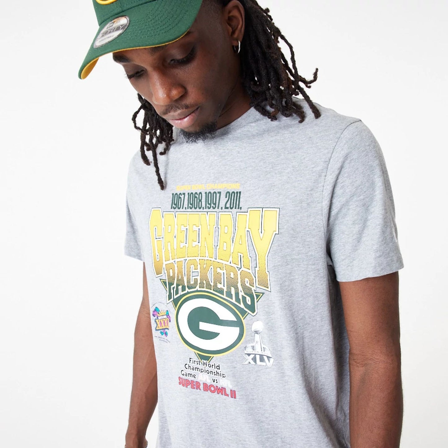 The Male model is wearing Green Bay Packers NFL Wordmark Grey T-Shirt 2