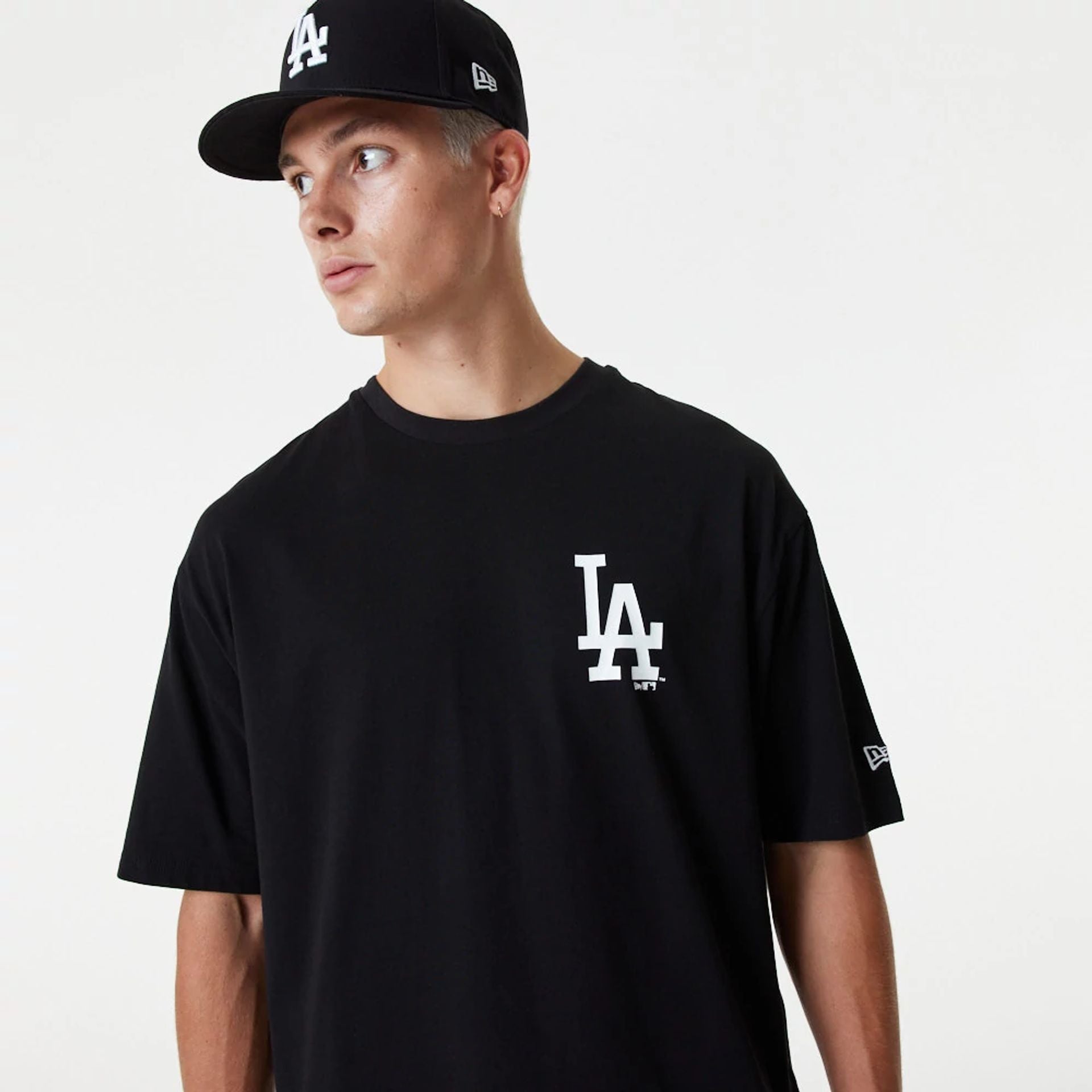 The Male model is wearing LA Dodgers MLB Essential Black Oversized T-Shirt 2