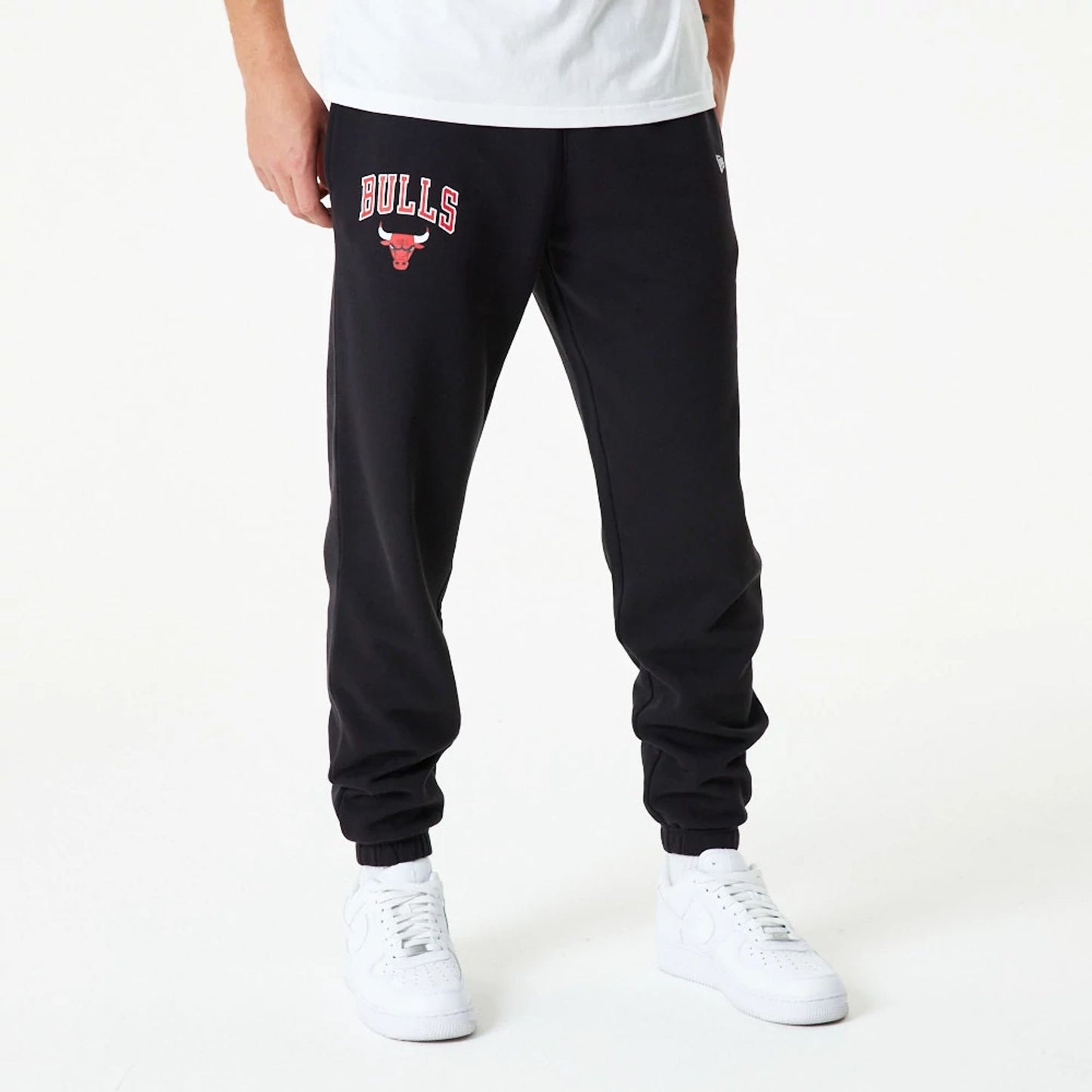 The Male model is wearing Chicago Bulls NBA Essential Black Joggers 1