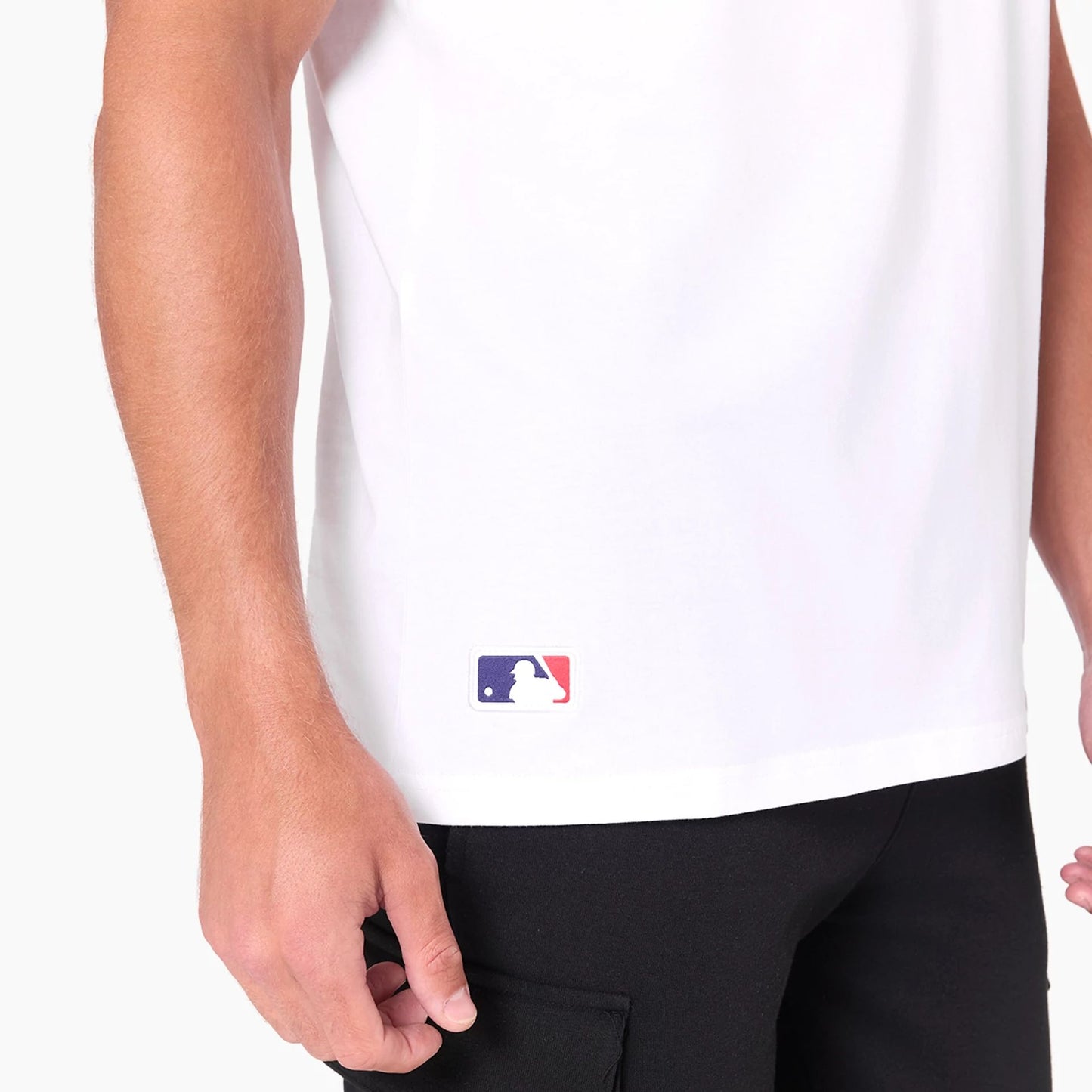 This is a New York Yankees MLB White T-Shirt 6