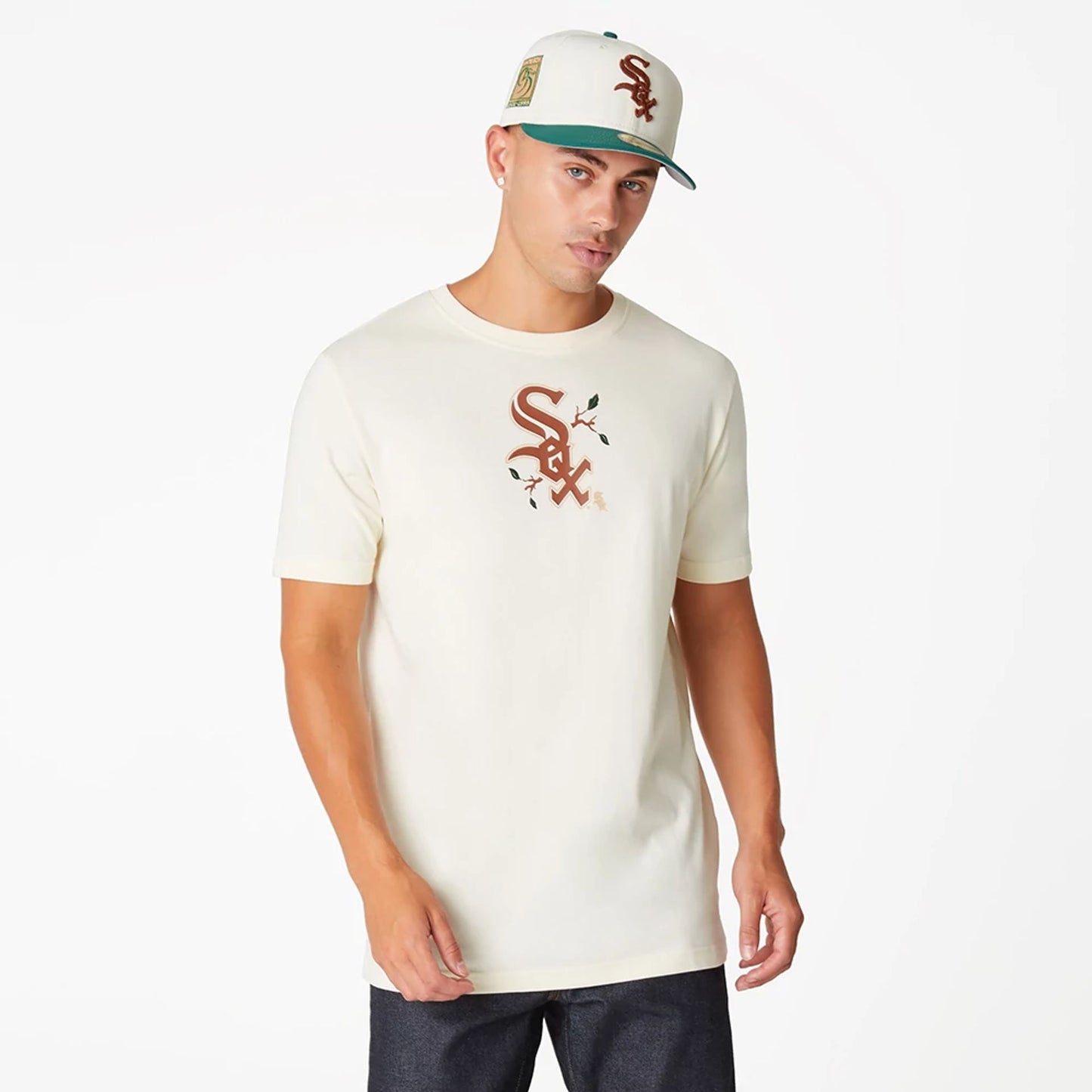 The Male model is wearing Chicago White Sox Camp White T-Shirt 1