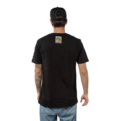 The Male model is wearing Chicago White Sox Gold Leaf Black T-Shirt 5