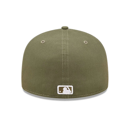 This is a New York Yankees League Essential Green 59FIFTY Fitted Cap 4