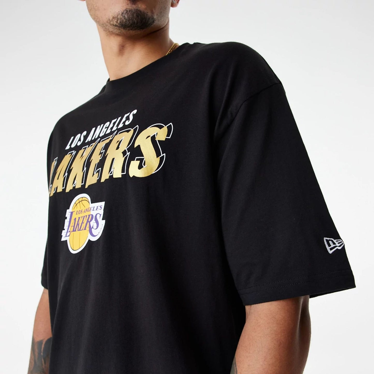 The Male model is wearing LA Lakers Team Script Black Oversized T-Shirt 3