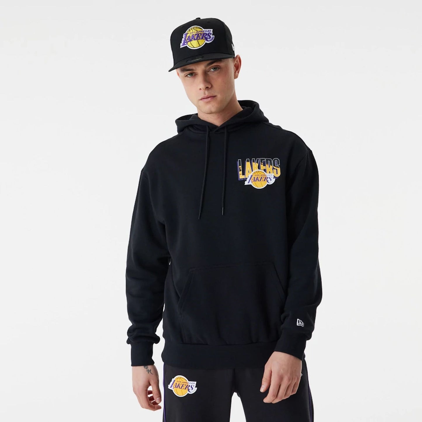 The Male model is wearing LA Lakers Skyline Graphic Black Oversized Hoodie 2