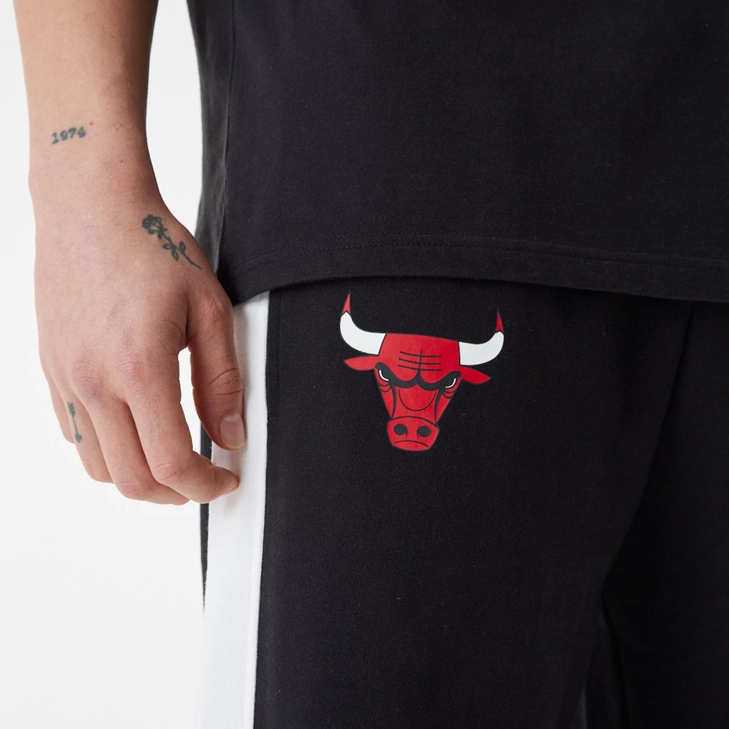 The Male model is wearing Chicago Bulls NBA Large Graphic Black Joggers 8