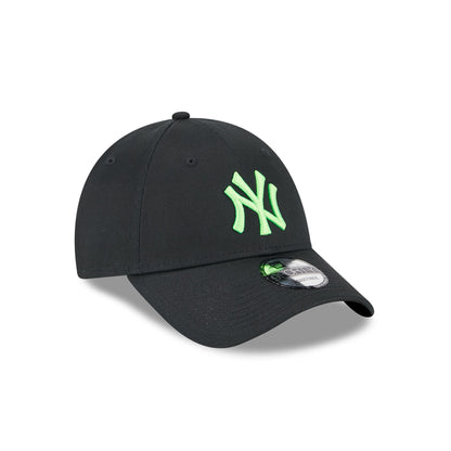 This is a New York Yankees Neon Black 9FORTY Adjustable Cap 3