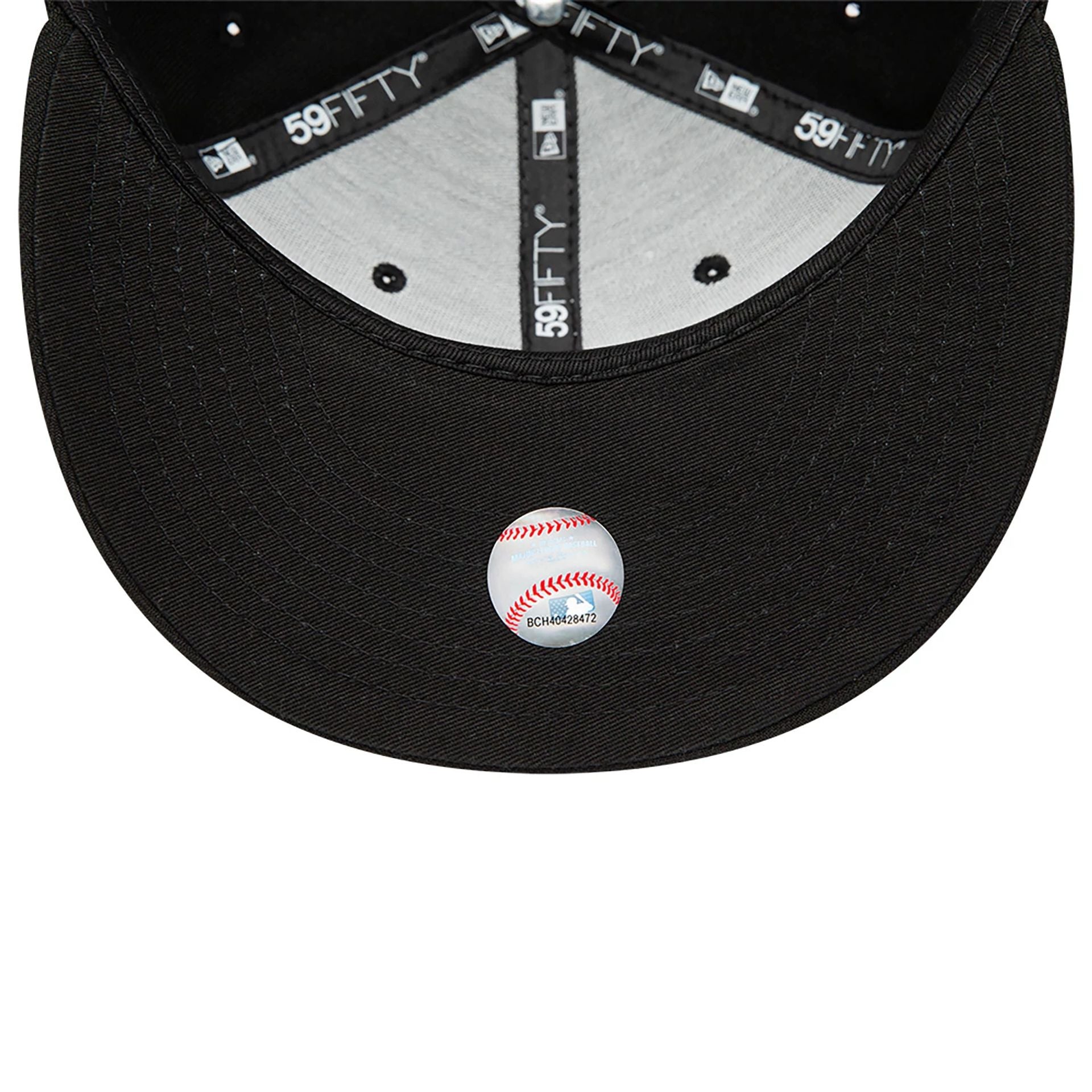 This is a Detroit Tigers MLB Black on Black 59FIFTY Fitted Cap 2