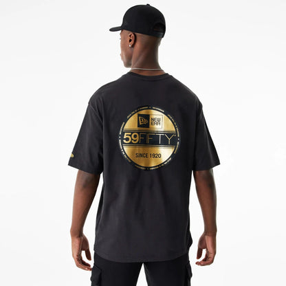 The Male model is wearing New Era Lifestyle 59FIFTY Black Oversized T-Shirt 4